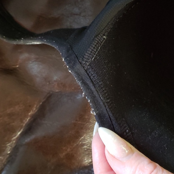 38D Victoria Secret sports bra - Picture 3 of 4